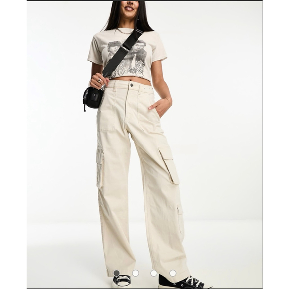 Hollister Pants - Hollister Beige Ultra High-Rise Baggy Wide Leg Cargo Pants Size 23R